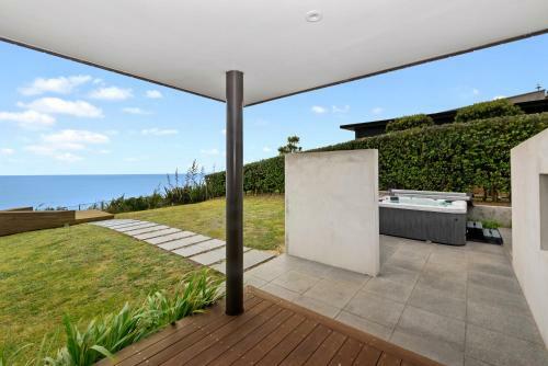 Takapu - Muriwai Beach Downstairs Holiday Unit