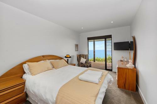 Takapu - Muriwai Beach Downstairs Holiday Unit