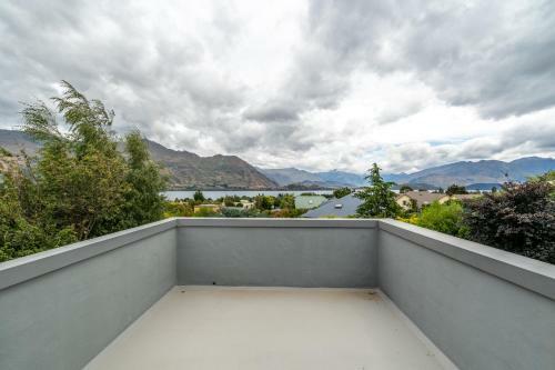 Views, Space, Comfort, The Perfect Holiday Treat
