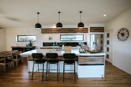 Mt Gold Haven - Sleeps 8 - Lake & Mountain Views