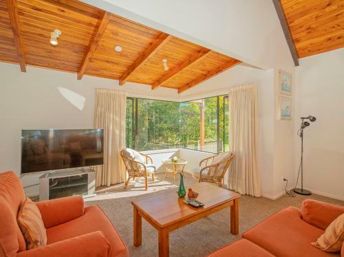 Sea Breeze Sanctuary - Pauanui Holiday Home