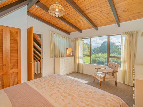 Sea Breeze Sanctuary - Pauanui Holiday Home