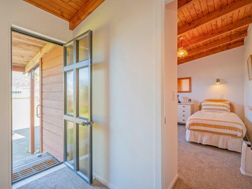 Sea Breeze Sanctuary - Pauanui Holiday Home