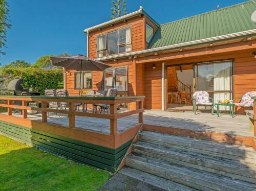Sea Breeze Sanctuary - Pauanui Holiday Home