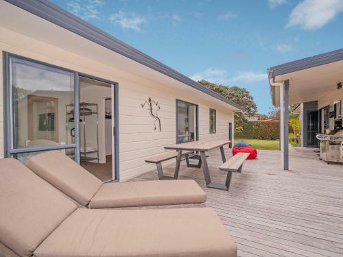 Upsides And Good Vibes - Pauanui Holiday Home