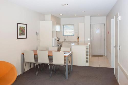 Apartment 25