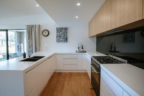 Bull Ridge Retreat - Sleeps 6 - Spa Pool - Sauna - Mountain Views