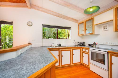 Peaceful Pokohui With Wifi - Raglan Holiday Home