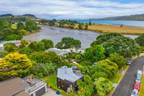 Peaceful Pokohui With Wifi - Raglan Holiday Home