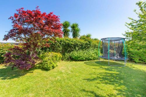 Lorenzen Bay Bungalow - Raglan Holiday Home
