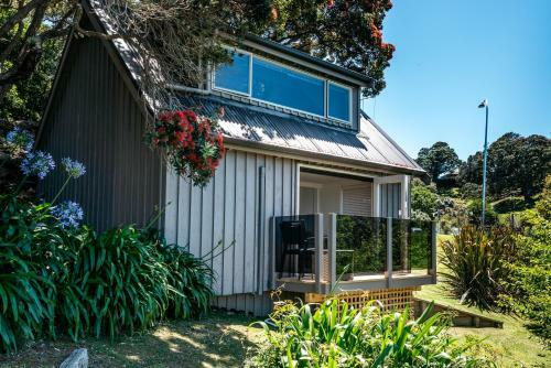 Kina Cottage - Waiheke Holiday Home