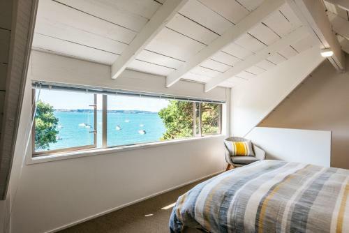 Kina Cottage - Waiheke Holiday Home
