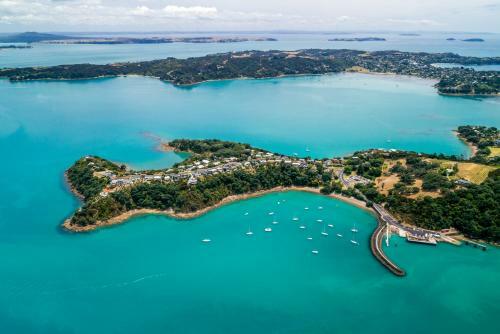 Kina Cottage - Waiheke Holiday Home