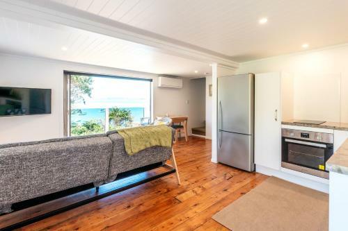 Kina Cottage - Waiheke Holiday Home