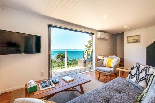 Kina Cottage - Waiheke Holiday Home