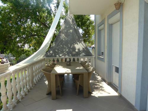 Hollik Apartmanh�z