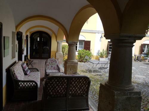 Bed & Breakfast Gomb�s K�ria Mension