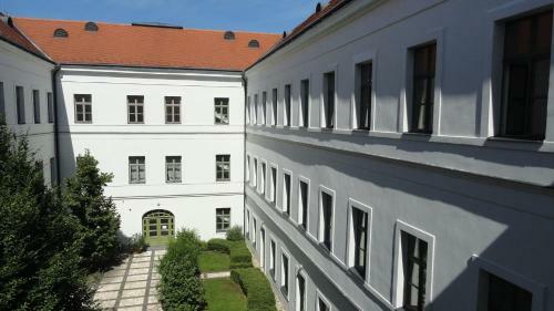 Horvath House Apartment