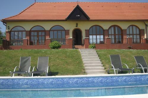 Hostal Villa Teleki