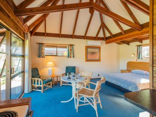 Tairua Waterfront Villa 6 - Tairua Holiday Studio Unit