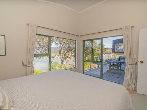 Bbqs And Harbour Views - Tairua Holiday Home