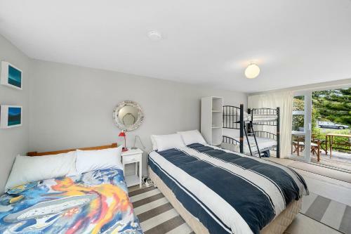 The Beach Bach - Waikanae Beach Holiday Home