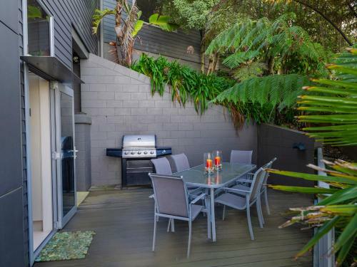 Bay View Escape - Whitianga Holiday Home