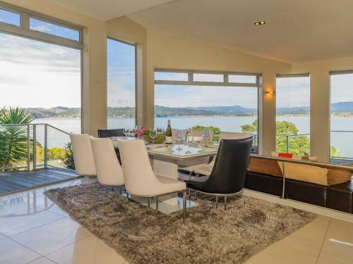 Bay View Escape - Whitianga Holiday Home