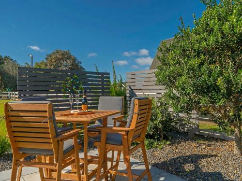 The Wharekaho Pearl - Simpson's Beach Holiday Home