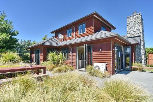 Cedarwood - Christchurch Holiday Homes