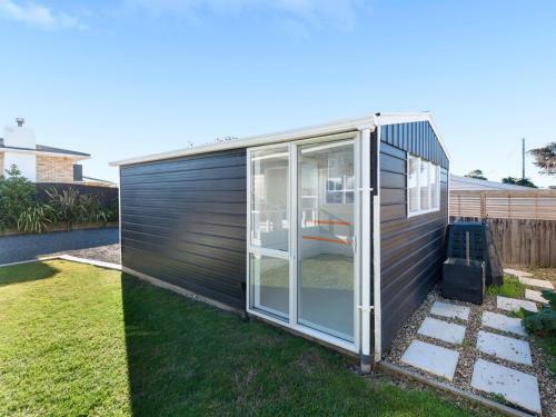The Black Bach - Mt Maunganui Holiday Home