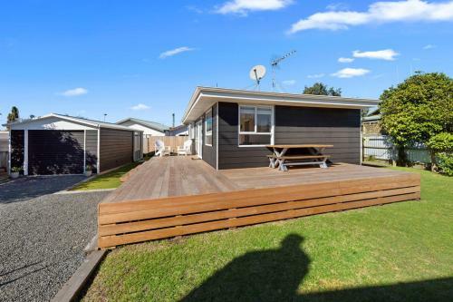 The Black Bach - Mt Maunganui Holiday Home