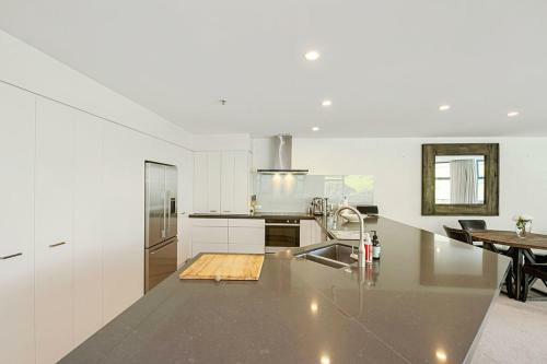 Harbour Mount Ocean Views - Mt Maunganui Holiday Home