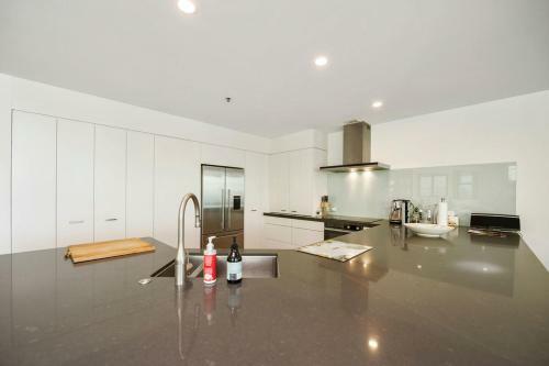 Harbour Mount Ocean Views - Mt Maunganui Holiday Home