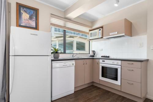 Beach Retreat On Pilot Bay - Mount Maunganui Apartment