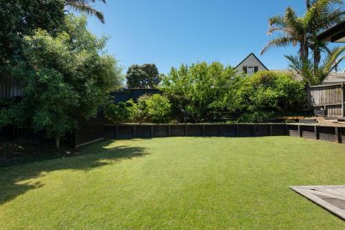 Serene Spacious And Sunny, Moments To The Beach