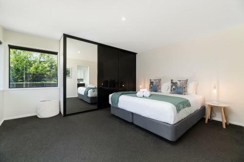 Serene Spacious And Sunny, Moments To The Beach