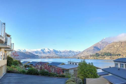 Central Water Views - Queentown Holiday Townhouse