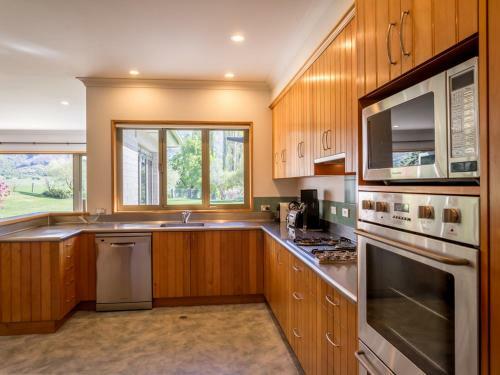 Lakes Retreat - Queenstown Holiday Home