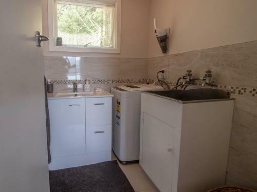 Kingfisher's Perch - Takamatua Holiday Home