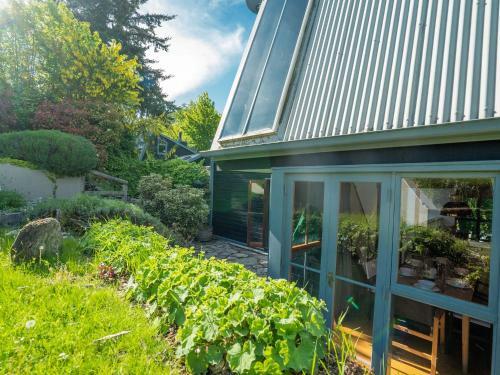 On The Village Green Arrowtown Central Home