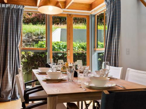 On The Village Green Arrowtown Central Home
