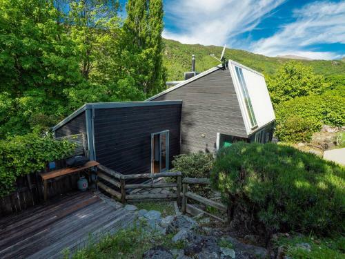 On The Village Green Arrowtown Central Home