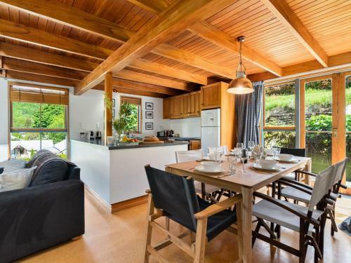 On The Village Green Arrowtown Central Home