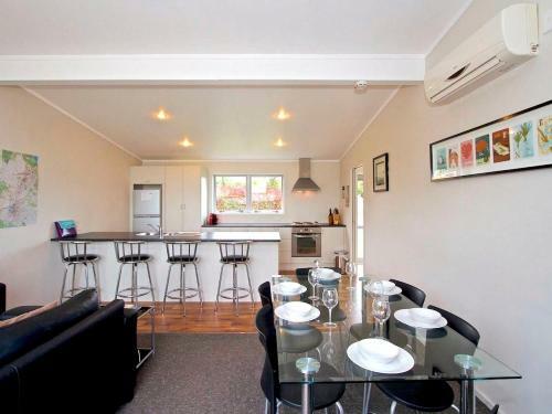 Modern Mountain Spa Escape - Ohakune Holiday Home