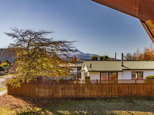 Cosy Warm Log Cabin - Ohakune Holiday Home