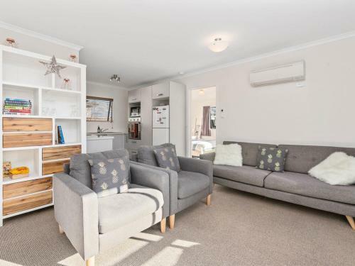 Sun Soaked Escape - Cromwell Holiday Home