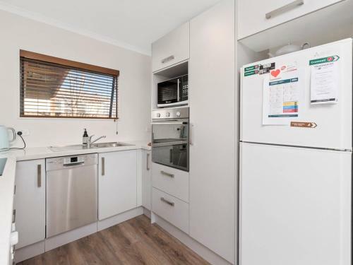 Sun Soaked Escape - Cromwell Holiday Home
