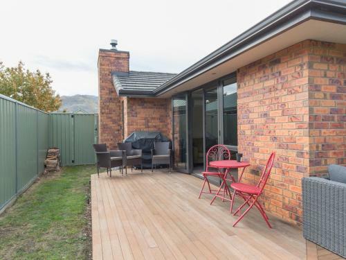 Modern Family Haven - Cromwell Holiday Home