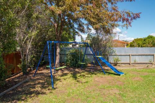 Getaway On The Green - Cromwell Holiday Home